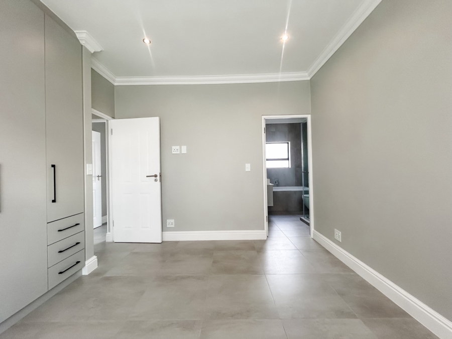 To Let 3 Bedroom Property for Rent in Sandown Western Cape